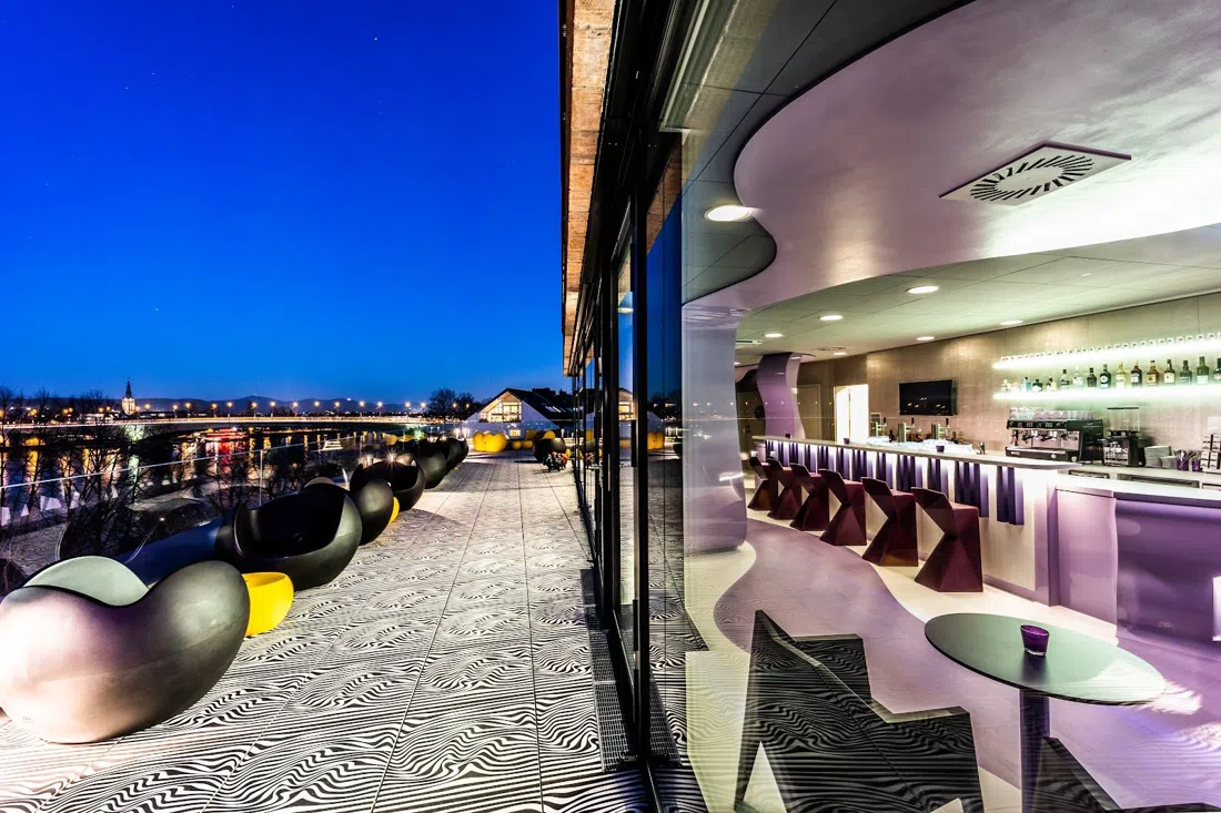 ABOVE Rooftop Bar (Prize by Radisson, Bonn City), Bonn