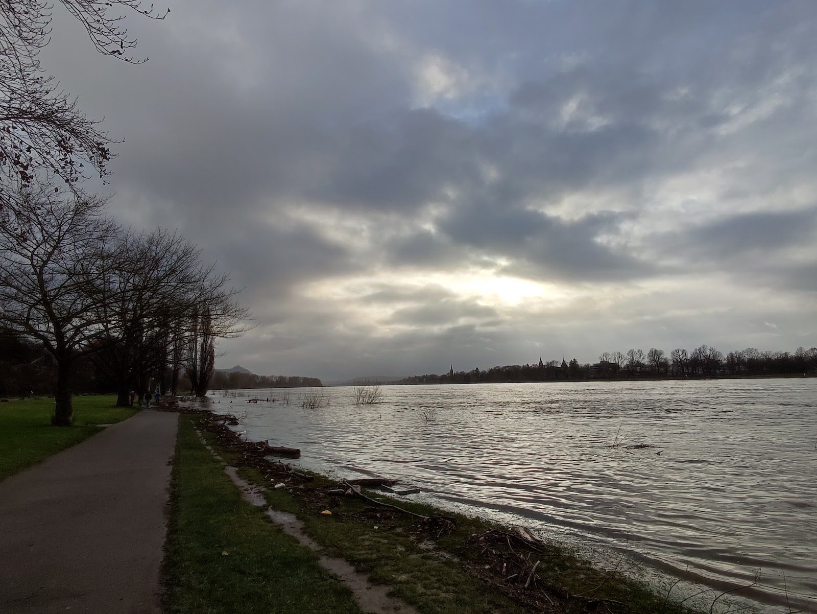 Oberkasseler Rheinufer (Rhine riverside path), Bonn